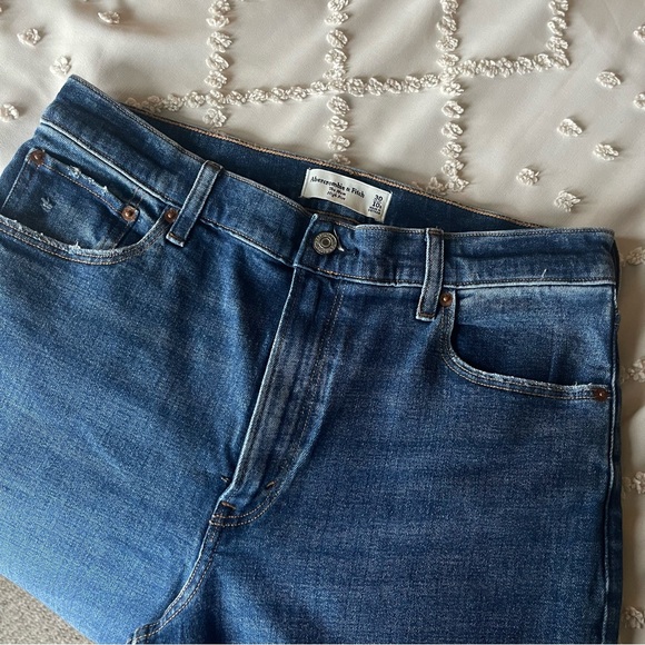 High Rise Mom Jean - Picture 9 of 10